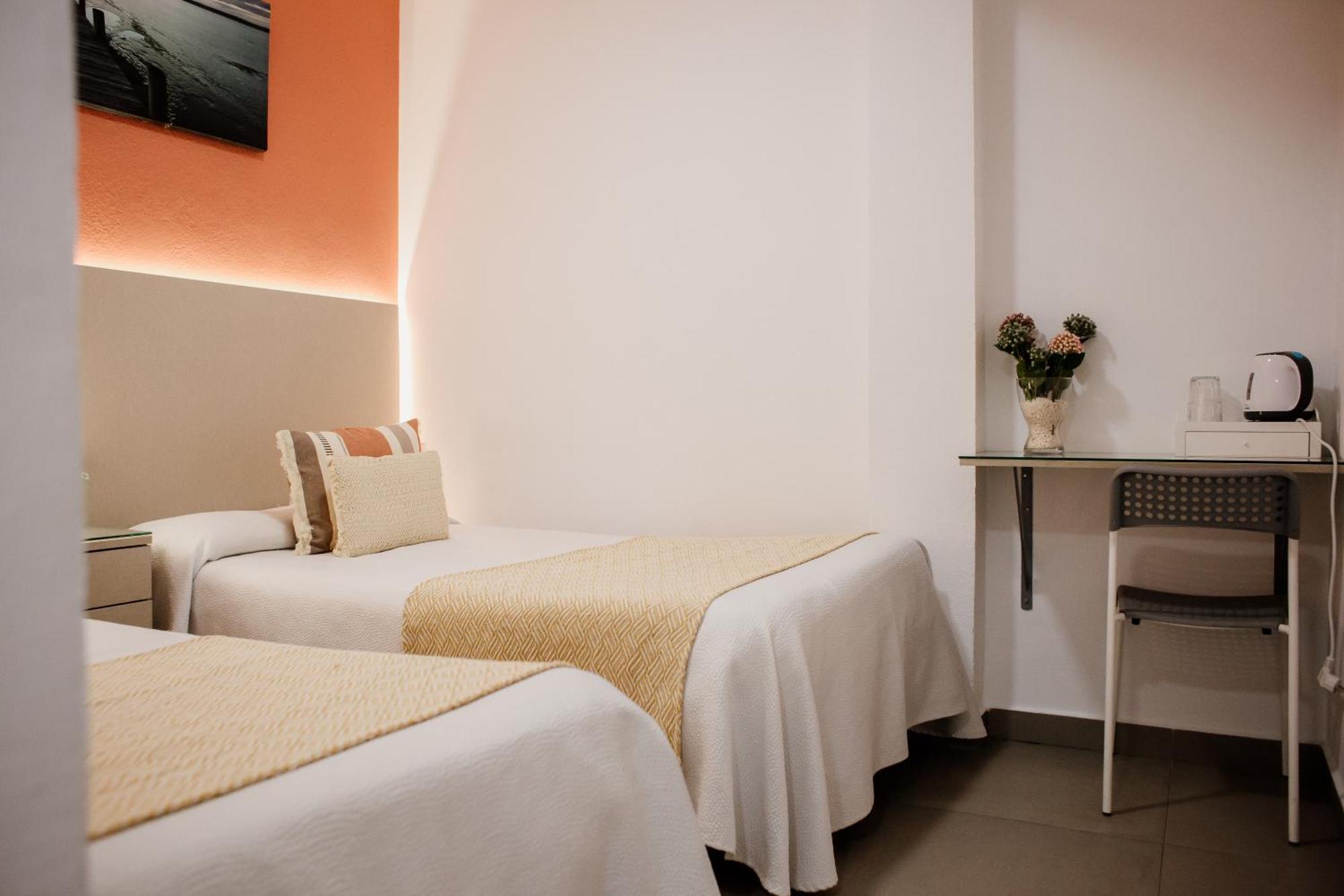 Apartamentos Turisticos Mastil 16 Малага Екстериор снимка