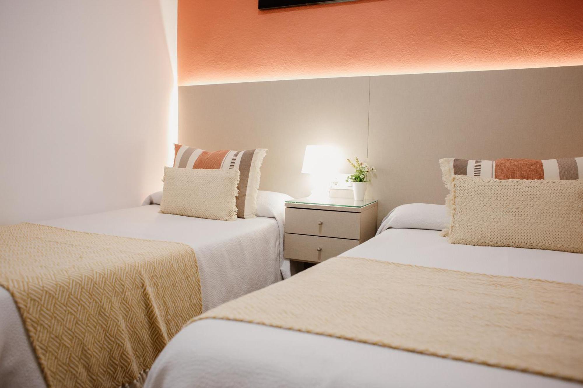 Apartamentos Turisticos Mastil 16 Малага Екстериор снимка