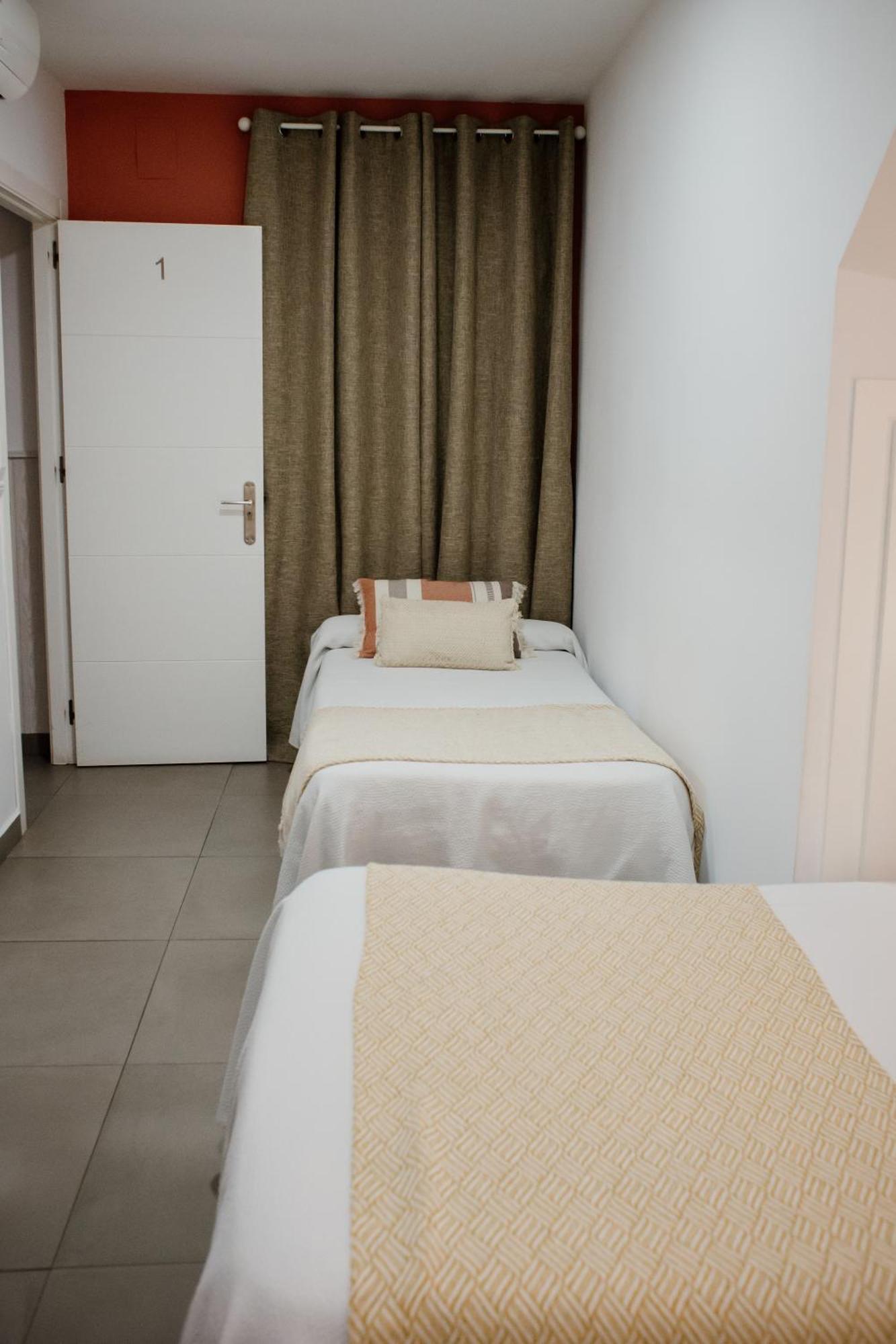Apartamentos Turisticos Mastil 16 Малага Екстериор снимка
