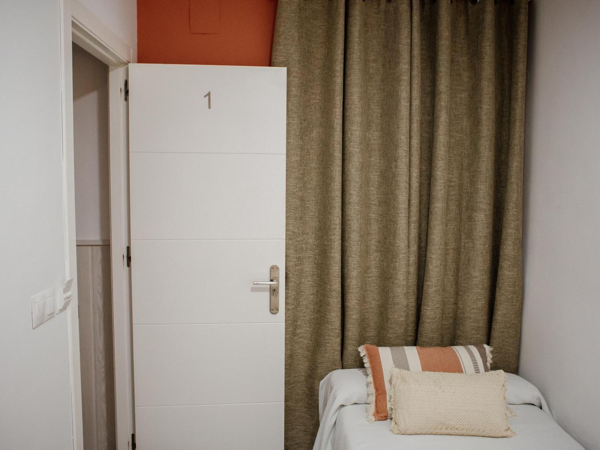 Apartamentos Turisticos Mastil 16 Малага Екстериор снимка