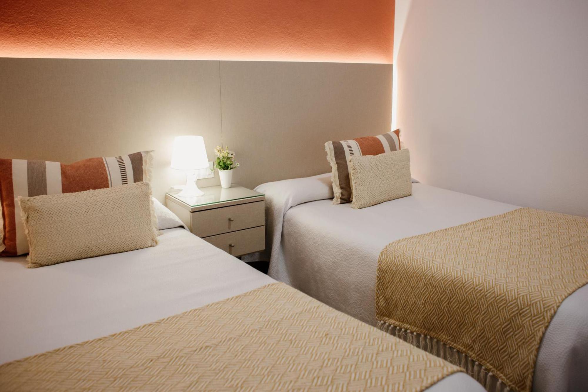 Apartamentos Turisticos Mastil 16 Малага Екстериор снимка