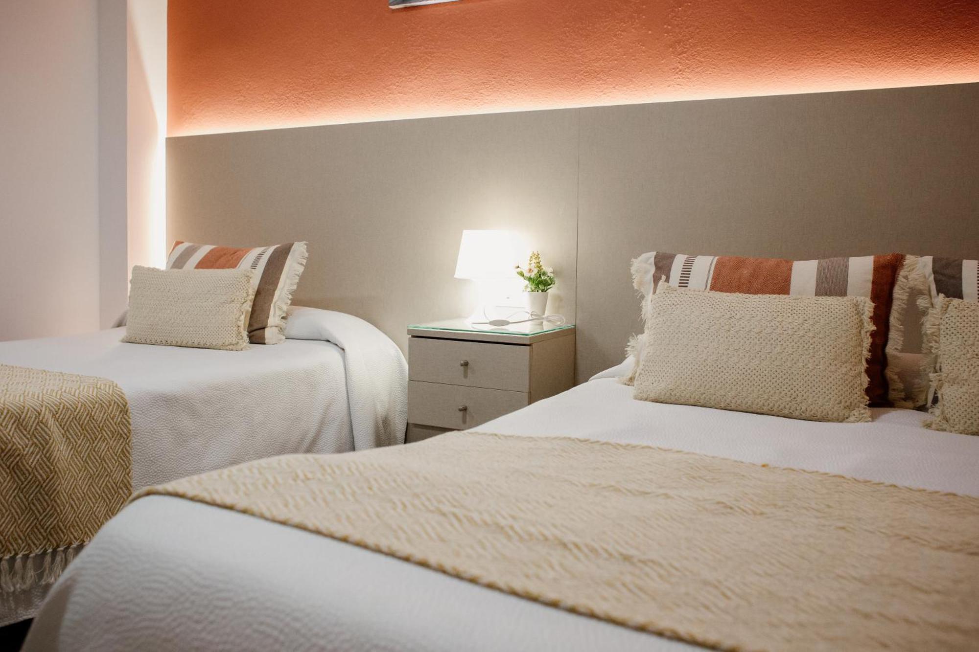Apartamentos Turisticos Mastil 16 Малага Екстериор снимка