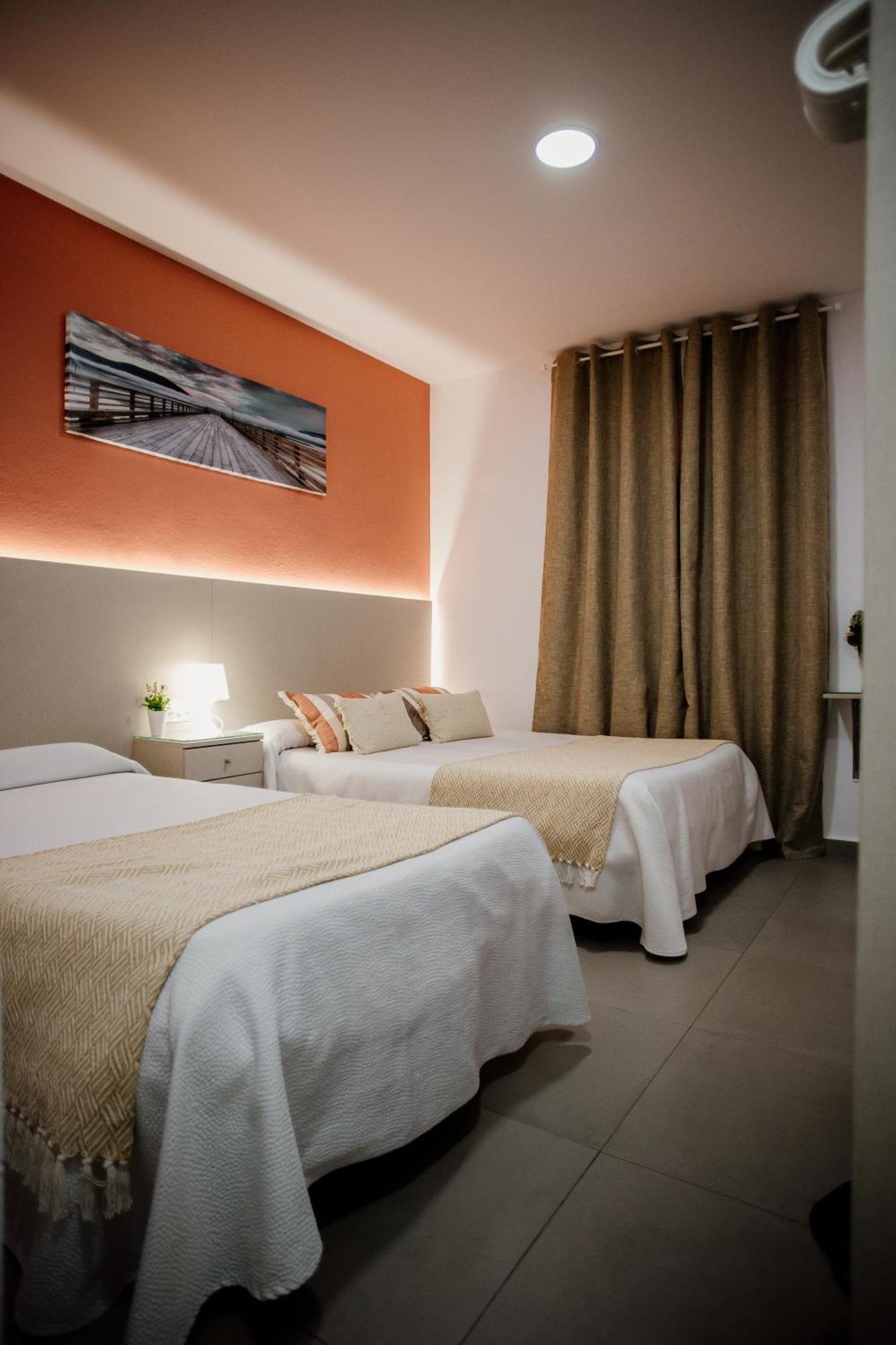 Apartamentos Turisticos Mastil 16 Малага Екстериор снимка